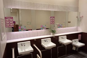 【イオンモール大和郡山】モール内広告 化粧室鏡ステッカー