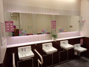 【イオンモール大和郡山】モール内広告 化粧室鏡ステッカーの画像