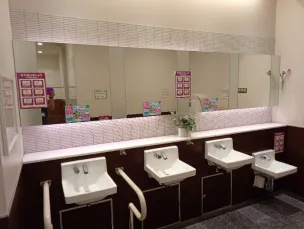 【イオンモール大和郡山】モール内広告 化粧室鏡ステッカー