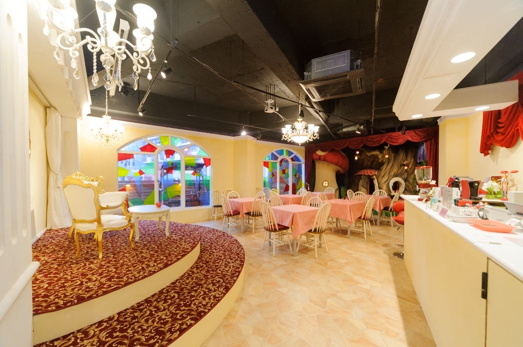 店内（夜のメインフロア）