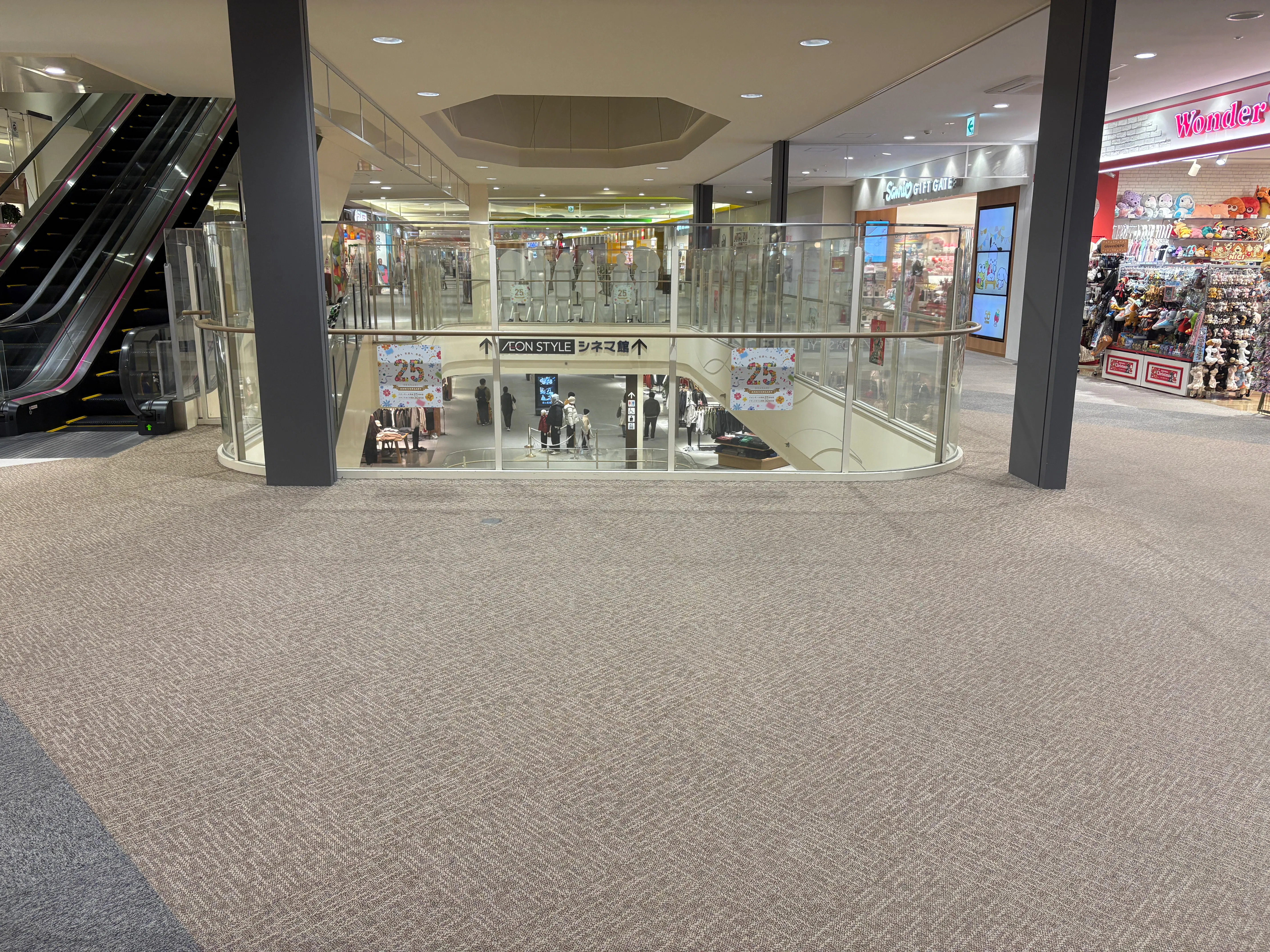 【イオンモール岡崎】３F　ホビーゾーン前