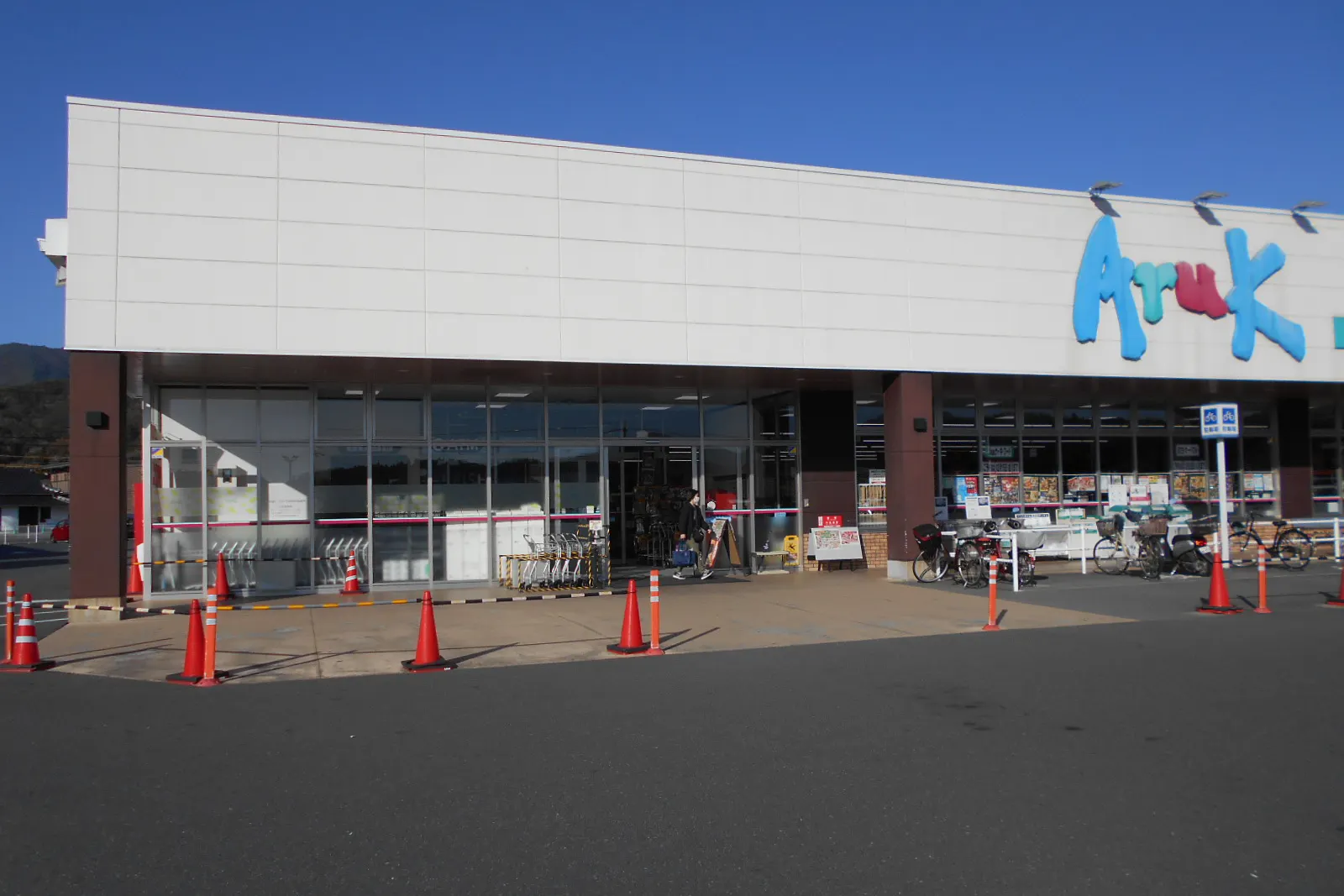【アルク玖珂店】プロモーションイベントに最適なスーパーの店頭軒下イベントスペース