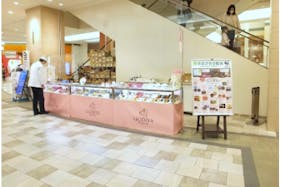 【あまがさきキューズモール】「④1F ハニーズ前」物販や食物販のポップアップに最適な、1Fエスカレーター横のトラフィックの多いイベントスペース