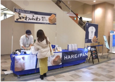 【あまがさきキューズモール】「④1F ハニーズ前」物販や食物販のポップアップに最適な、1Fエスカレーター横のトラフィックの多いイベントスペース