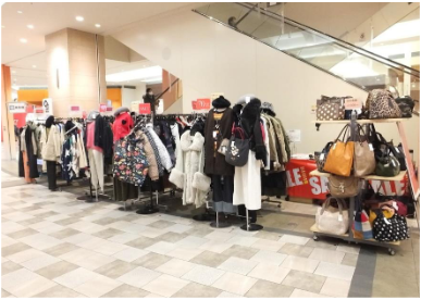 【あまがさきキューズモール】「④1F ハニーズ前」物販や食物販のポップアップに最適な、1Fエスカレーター横のトラフィックの多いイベントスペース