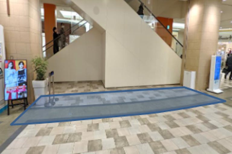 【あまがさきキューズモール】「④1F ハニーズ前」物販や食物販のポップアップに最適な、1Fエスカレーター横のトラフィックの多いイベントスペースの画像1