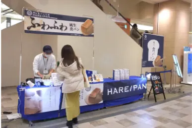 【あまがさきキューズモール】「④1F ハニーズ前」物販や食物販のポップアップに最適な、1Fエスカレーター横のトラフィックの多いイベントスペース