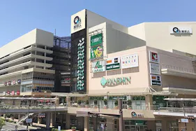 【あまがさきキューズモール】「④1F ハニーズ前」物販や食物販のポップアップに最適な、1Fエスカレーター横のトラフィックの多いイベントスペース