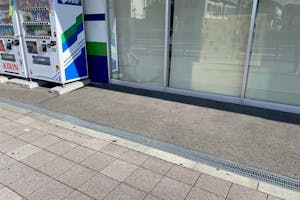 【フィッシングマックス武庫川店】キッチンカーやプロモーションに最適な自動販売機横のレンタルスペース