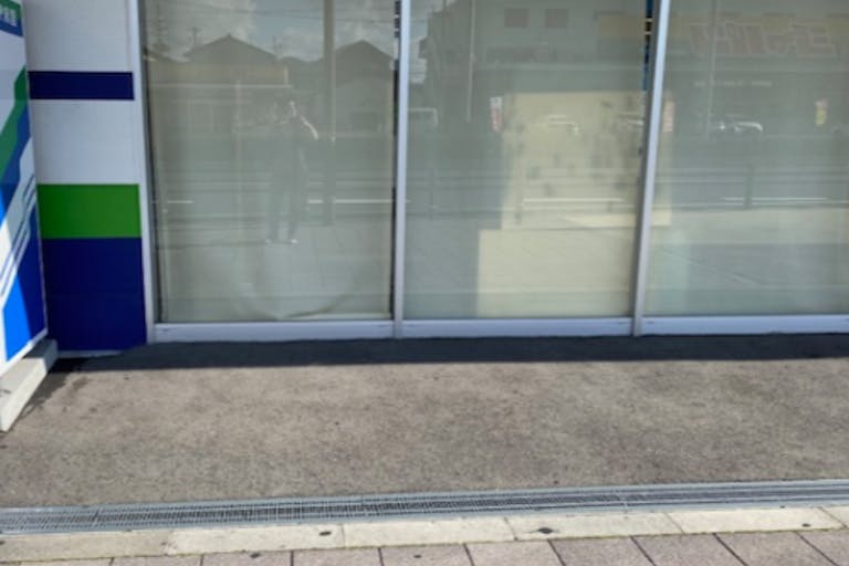 【フィッシングマックス武庫川店】キッチンカーやプロモーションに最適な自動販売機横のレンタルスペースの画像1