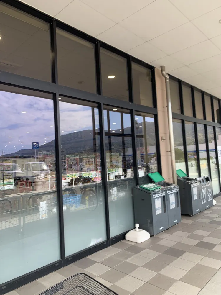 【オークワ那賀】プロモーションに最適な軒下スペース