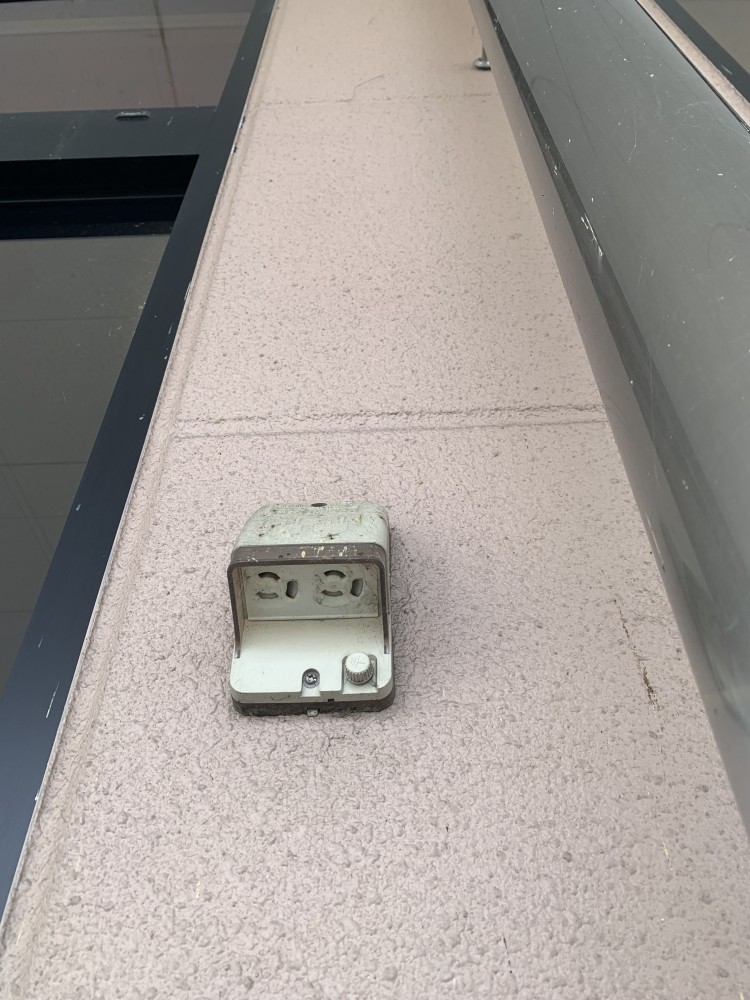 【オークワ那賀】プロモーションに最適な軒下スペース