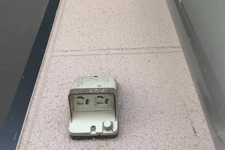 【オークワ那賀】プロモーションに最適な軒下スペース