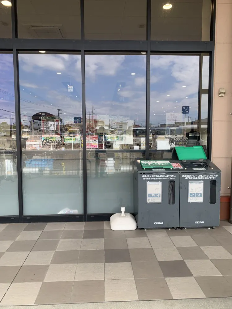 【オークワ那賀】プロモーションに最適な軒下スペース