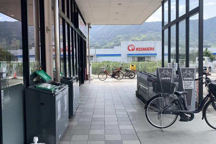 【オークワ那賀】プロモーションに最適な軒下スペース