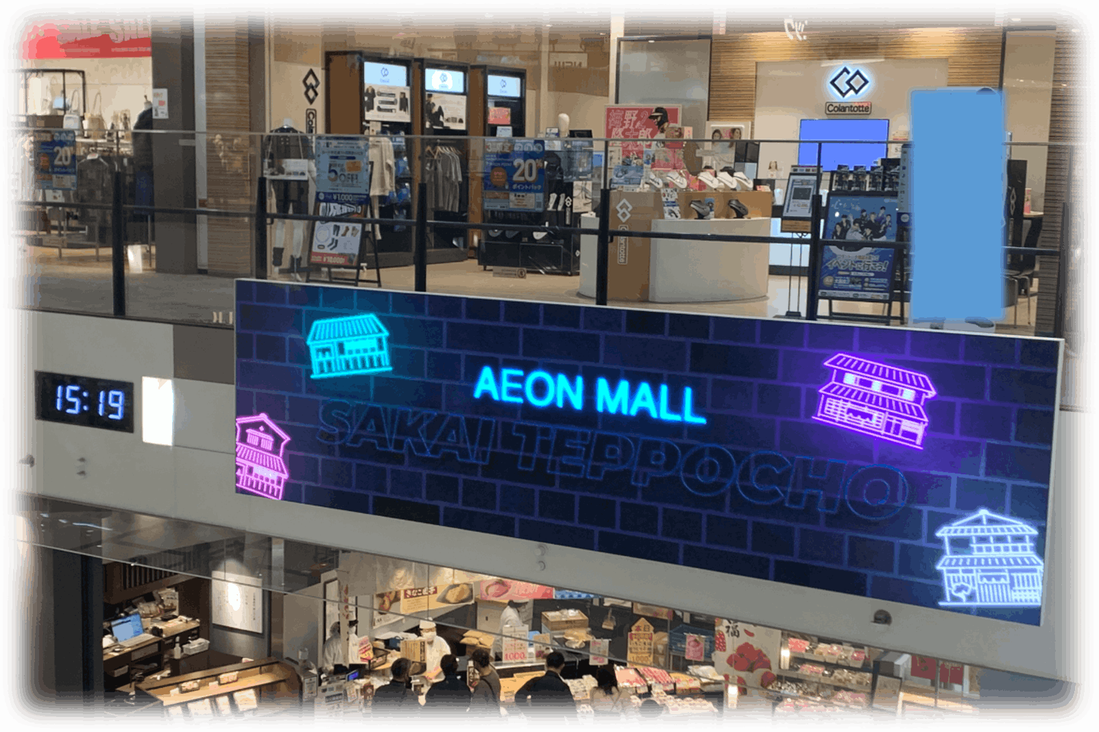 【イオンモール堺鉄砲町】モール内広告 　層間デジタルサイネージの画像