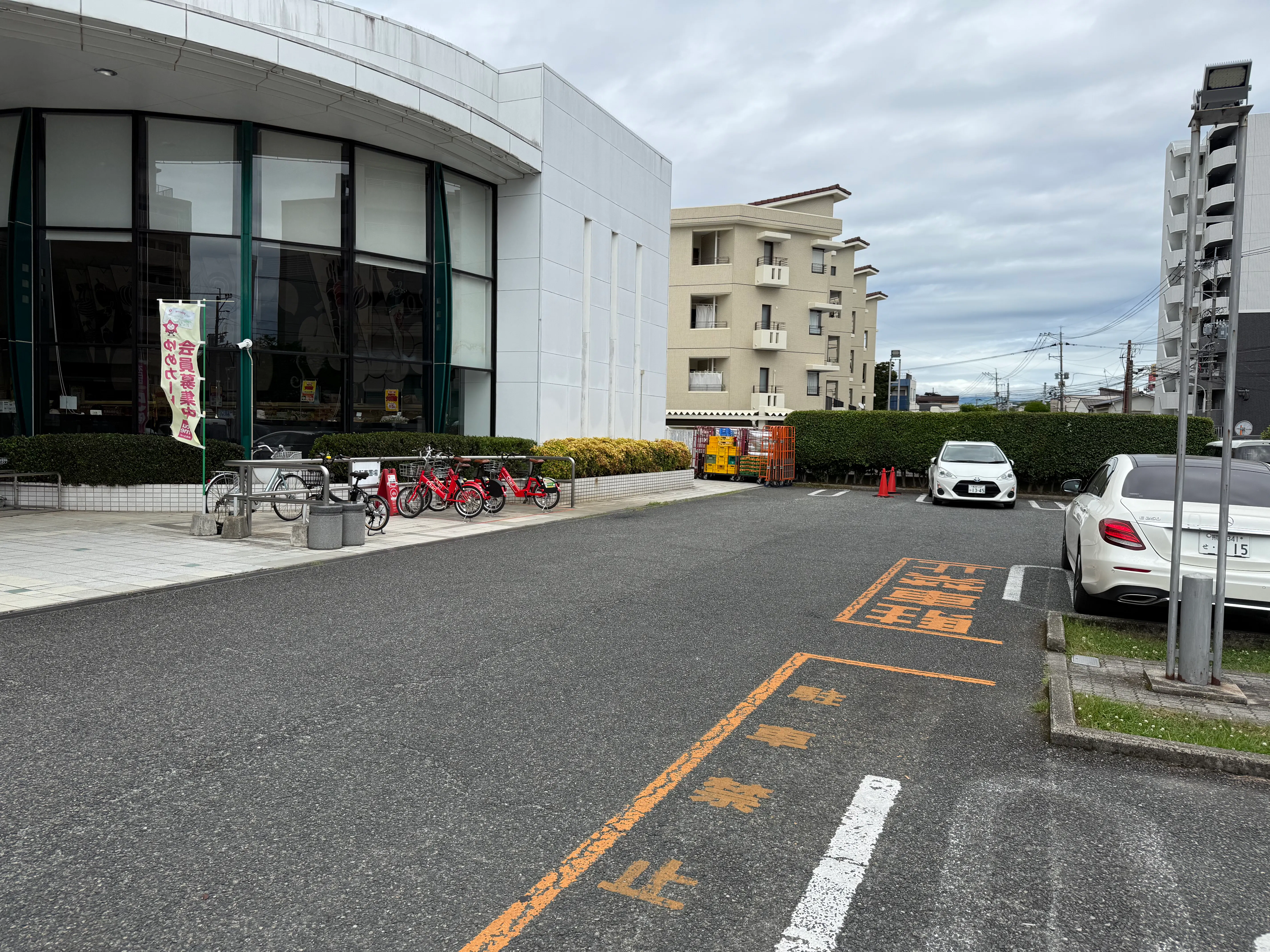 【ゆめマート九品寺】キッチンカーに利用可能なスーパーの駐車場スペース