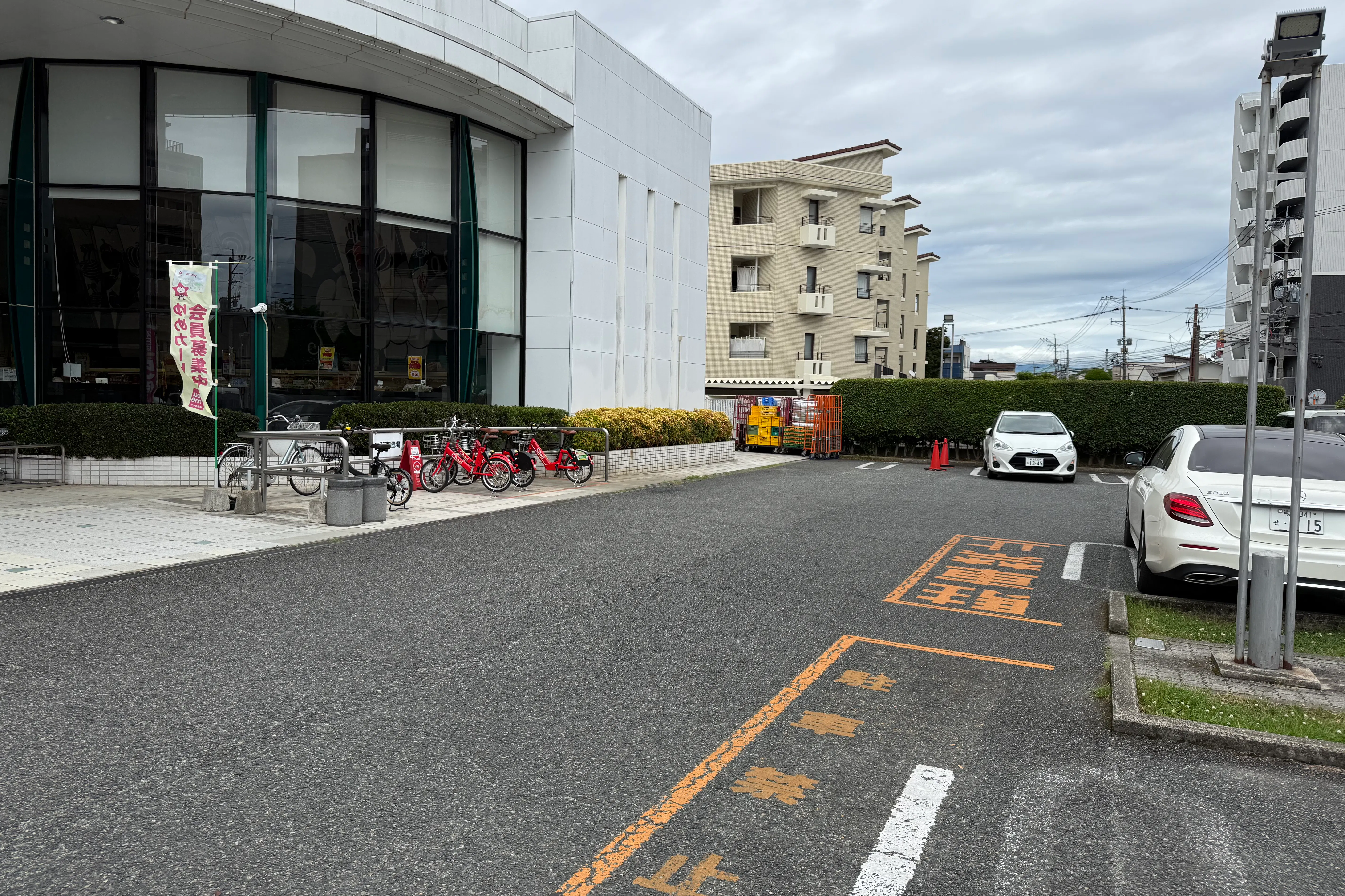 【ゆめマート九品寺】キッチンカーに利用可能なスーパーの駐車場スペース