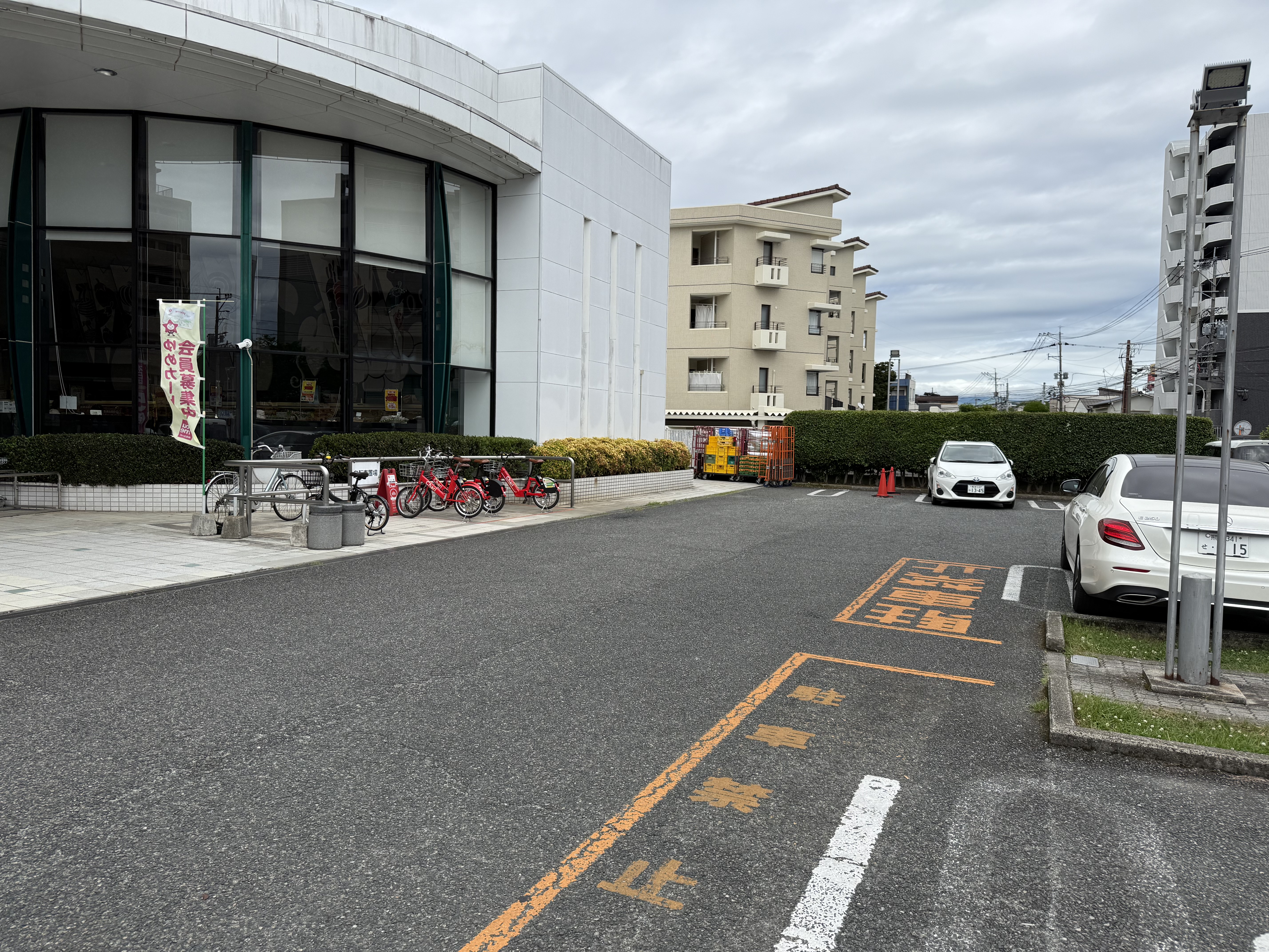 【ゆめマート九品寺】キッチンカーに利用可能なスーパーの駐車場スペース