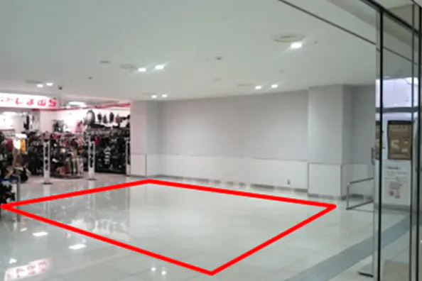 【フレスポ しんかな】PRや物販利用に適した2Fしまむら前のイベントスペース