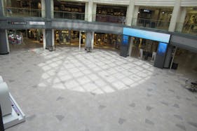 【イオンモール秋田】1F セントラルコート