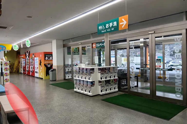 【HIヒロセスーパーコンボ田崎市場通り店】プロモーションイベントに最適なホームセンターのメイン入り口2F風除室スペースの画像2