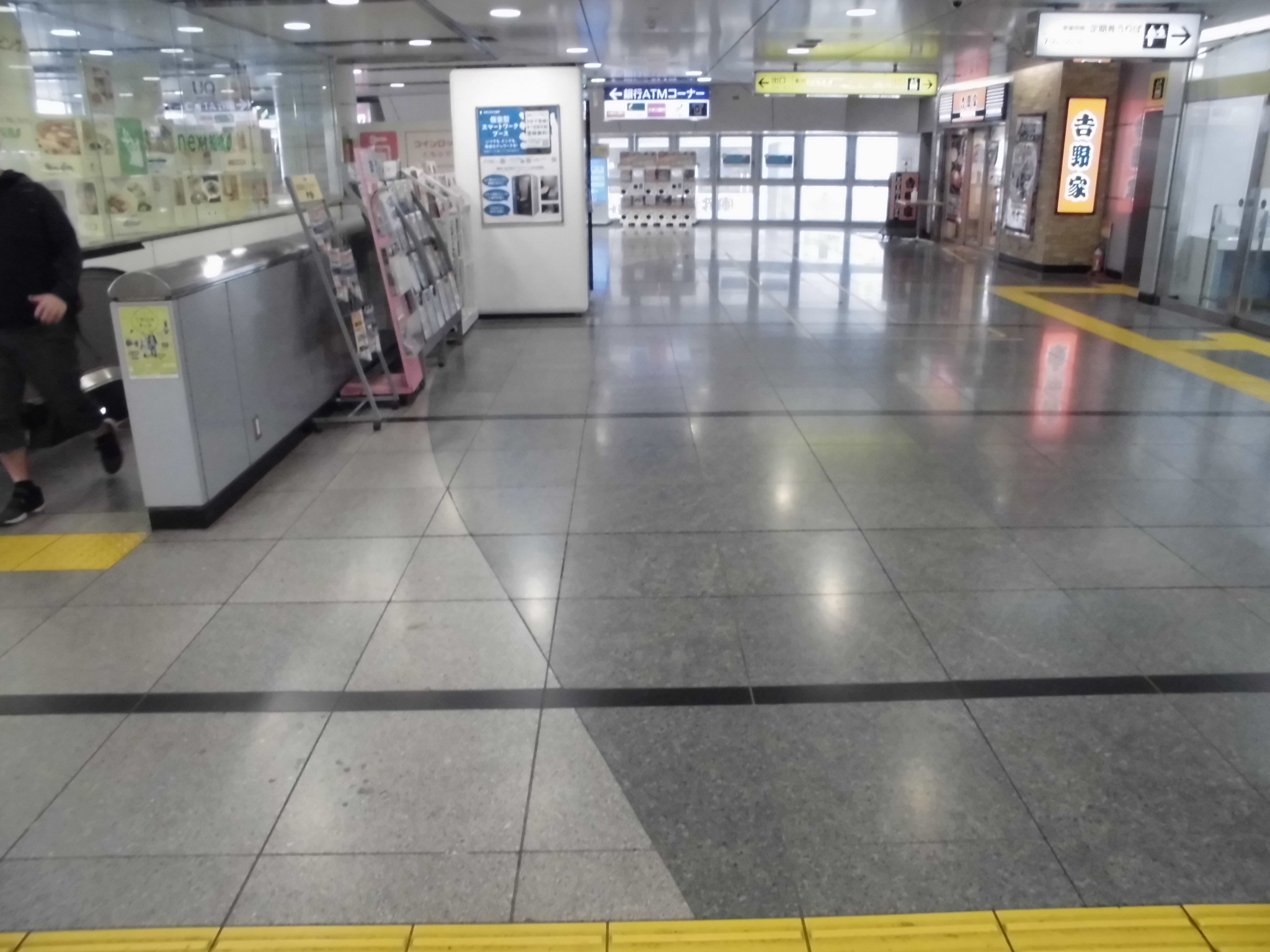 【京成船橋駅】（改札外）食物販やポップアップストアに最適な人の流動が多い改札前コンコースの画像2