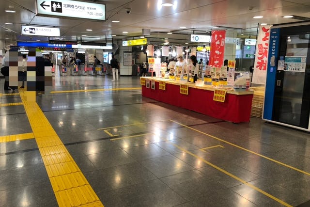 【京成船橋駅】（改札外）食物販やポップアップストアに最適な人の流動が多い改札前コンコース