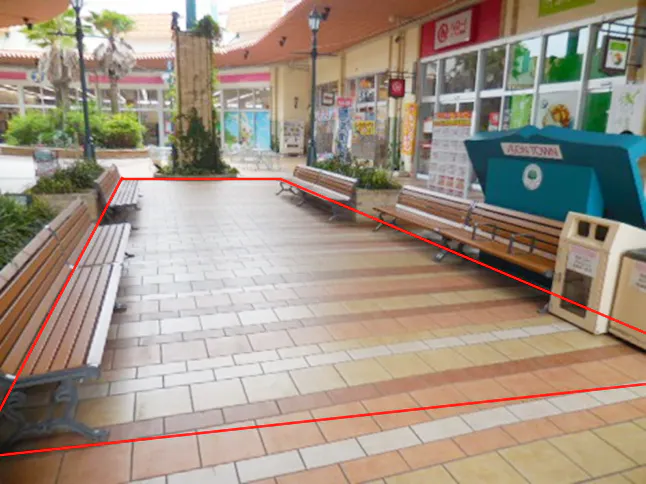 【イオンタウン周南/ウエストコート】携帯キャリアや買取、ウォーターサーバー等のプロモーションや各種物販に最適な通行量の多い大型スーパー前のイベントスペース