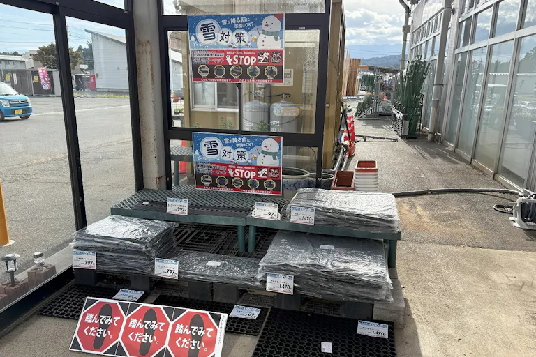 【サンデー北村山店】屋外駐車場 キッチンカーの出店に最適なホームセンター内駐車場の屋外イベントスペースの画像1