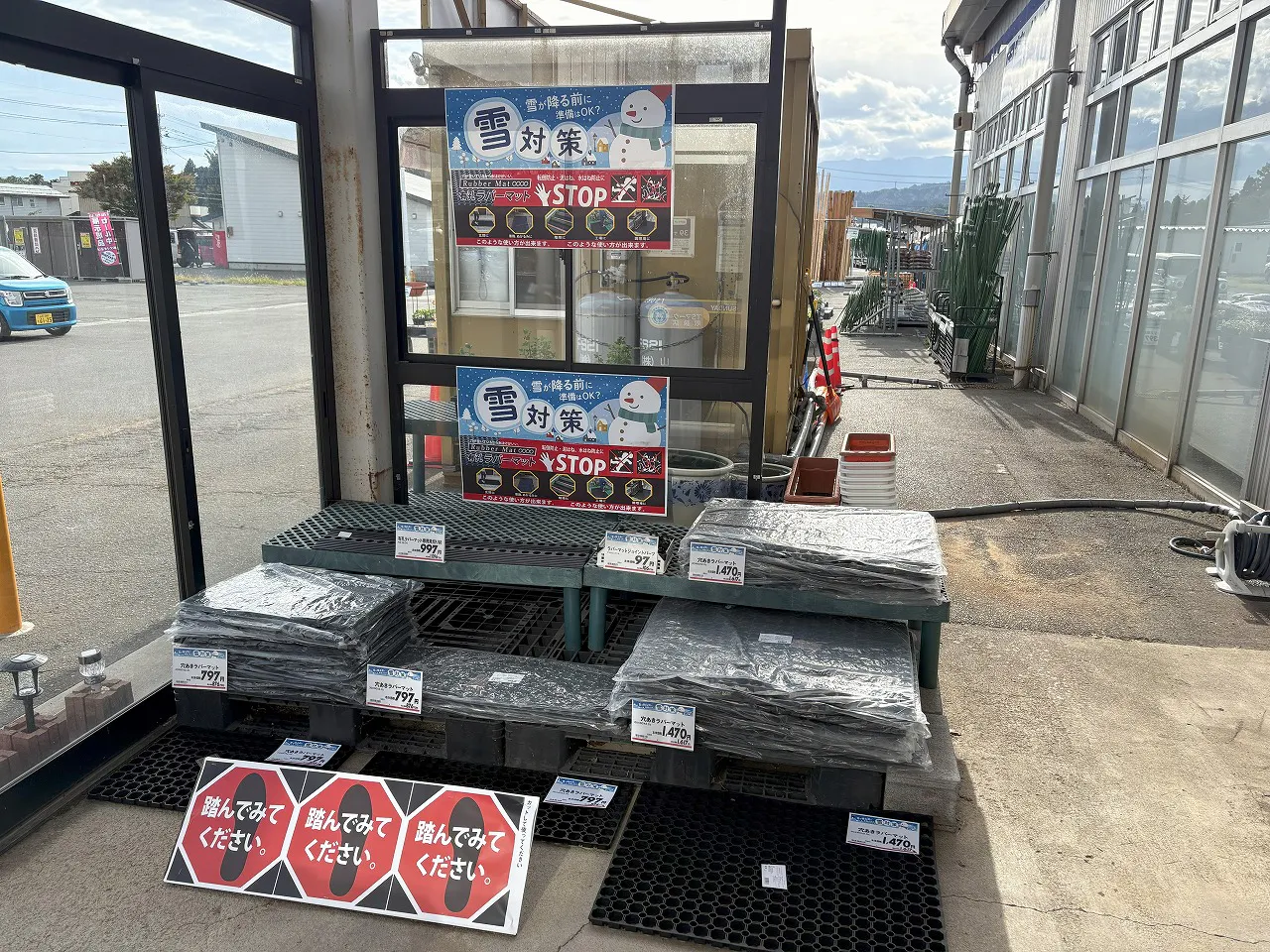 【サンデー北村山店】屋外駐車場　キッチンカーの出店に最適なホームセンター内駐車場の屋外イベントスペースの画像
