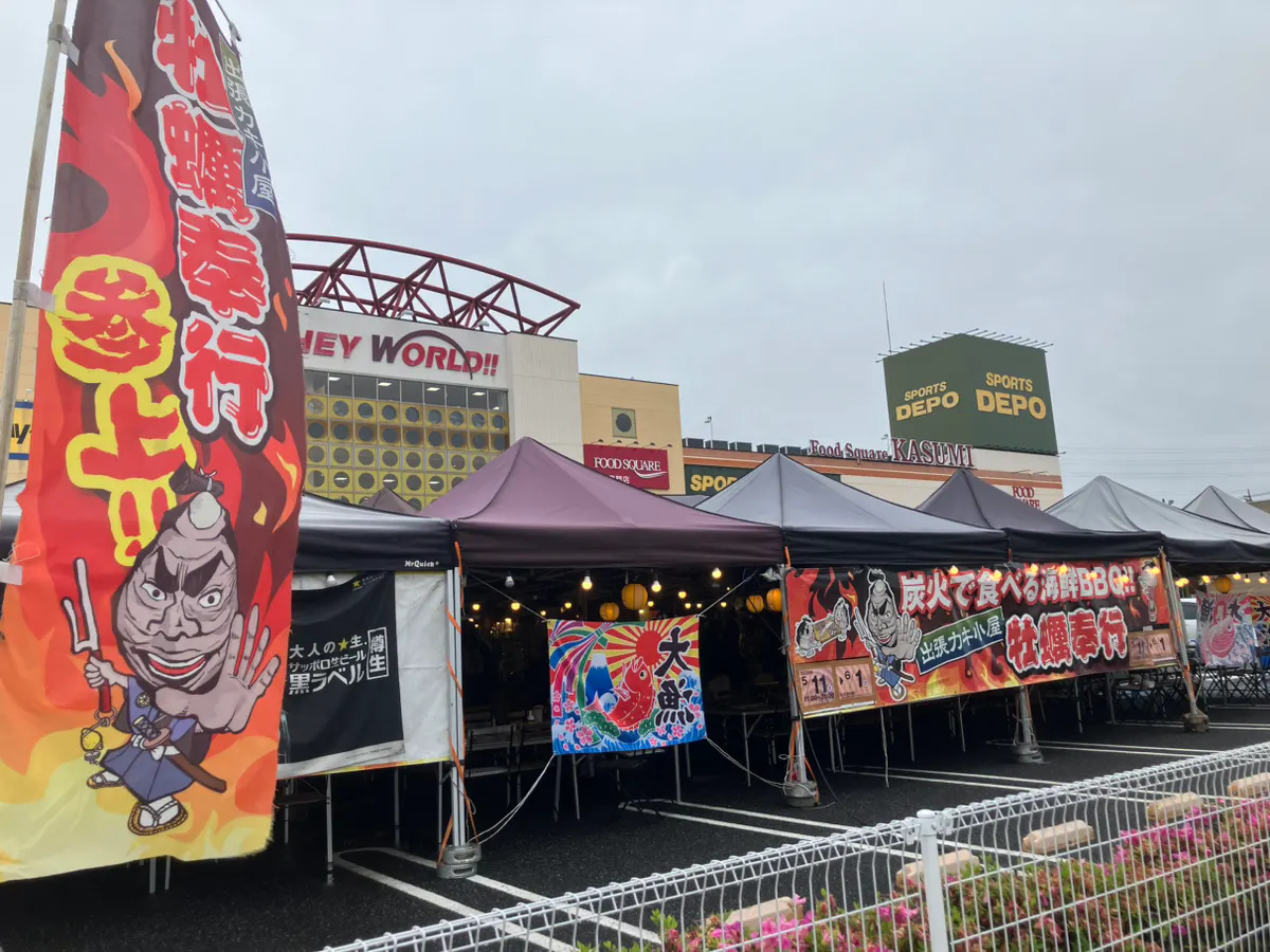 【ヘイワールド!!/メインエリア】屋外車両展示やミニコンサート、プロモーションイベントに最適な商業施設の大型駐車場スペース