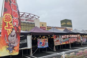 【ヘイワールド!!/メインエリア】屋外車両展示やミニコンサート、プロモーションイベントに最適な商業施設の大型駐車場スペース