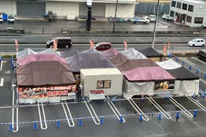 【ヘイワールド!!/メインエリア】屋外車両展示やミニコンサート、プロモーションイベントに最適な商業施設の大型駐車場スペース