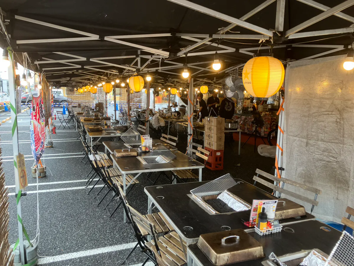 【ヘイワールド!!/メインエリア】屋外車両展示やミニコンサート、プロモーションイベントに最適な商業施設の大型駐車場スペース