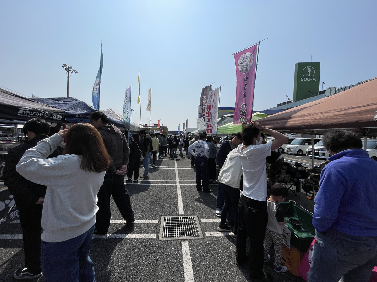 【ヘイワールド!!／メインエリア】屋外車両展示やミニコンサート、プロモーションイベントに最適な商業施設の大型駐車場スペース