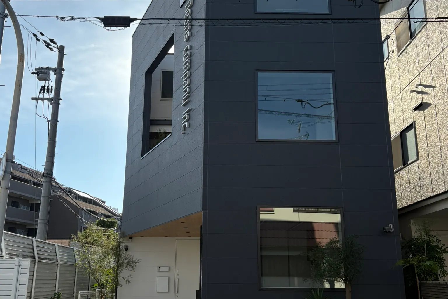 【大阪府豊中市】キッチンカー出店にもおすすめ!住宅街にあるモデルハウスの明るく開放的なガレージ&室内スペース