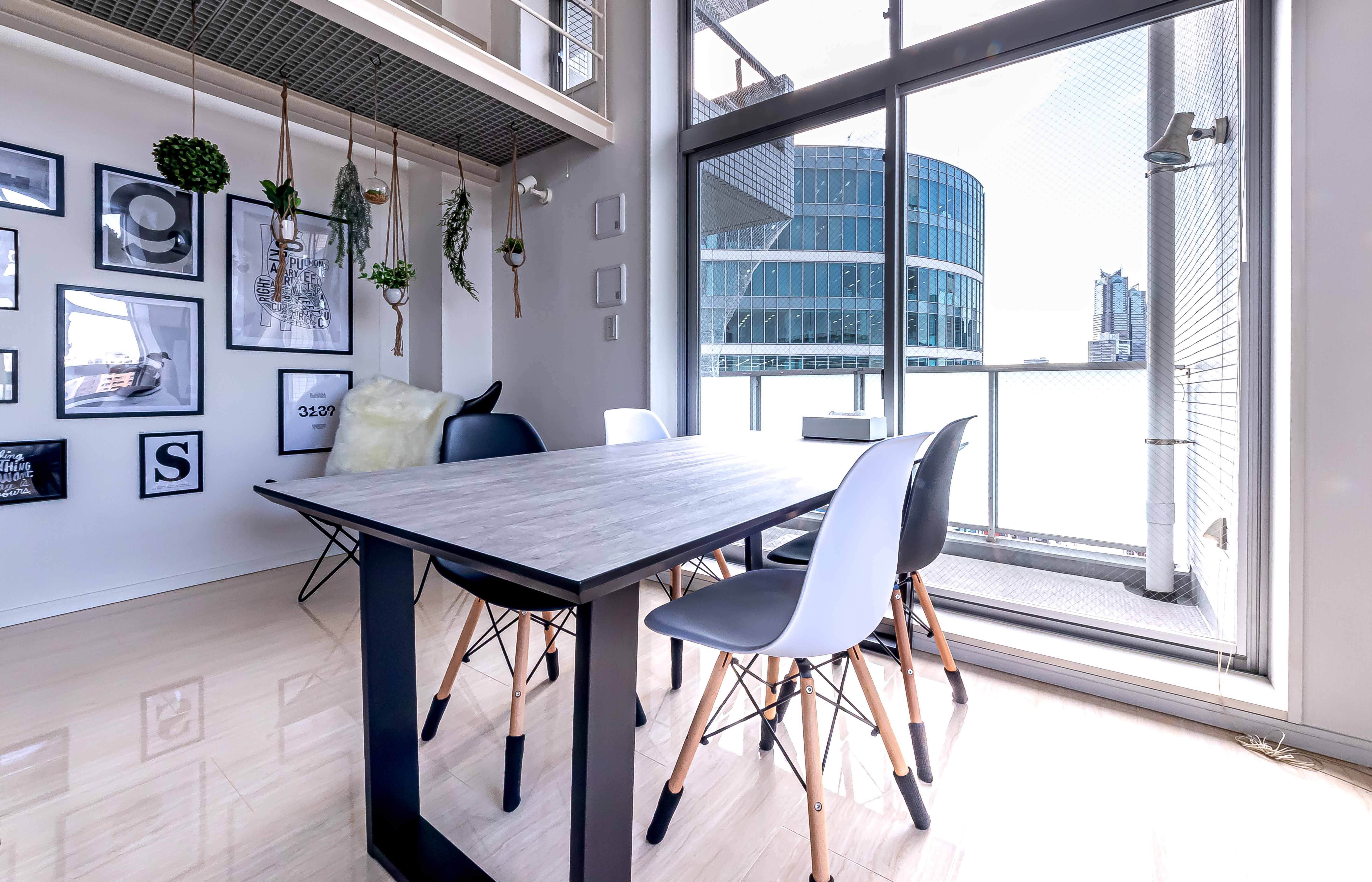 【代々木駅4分】二面採光・天井高４ｍで撮影に適した自然光豊かなレンタルスタジオの画像8