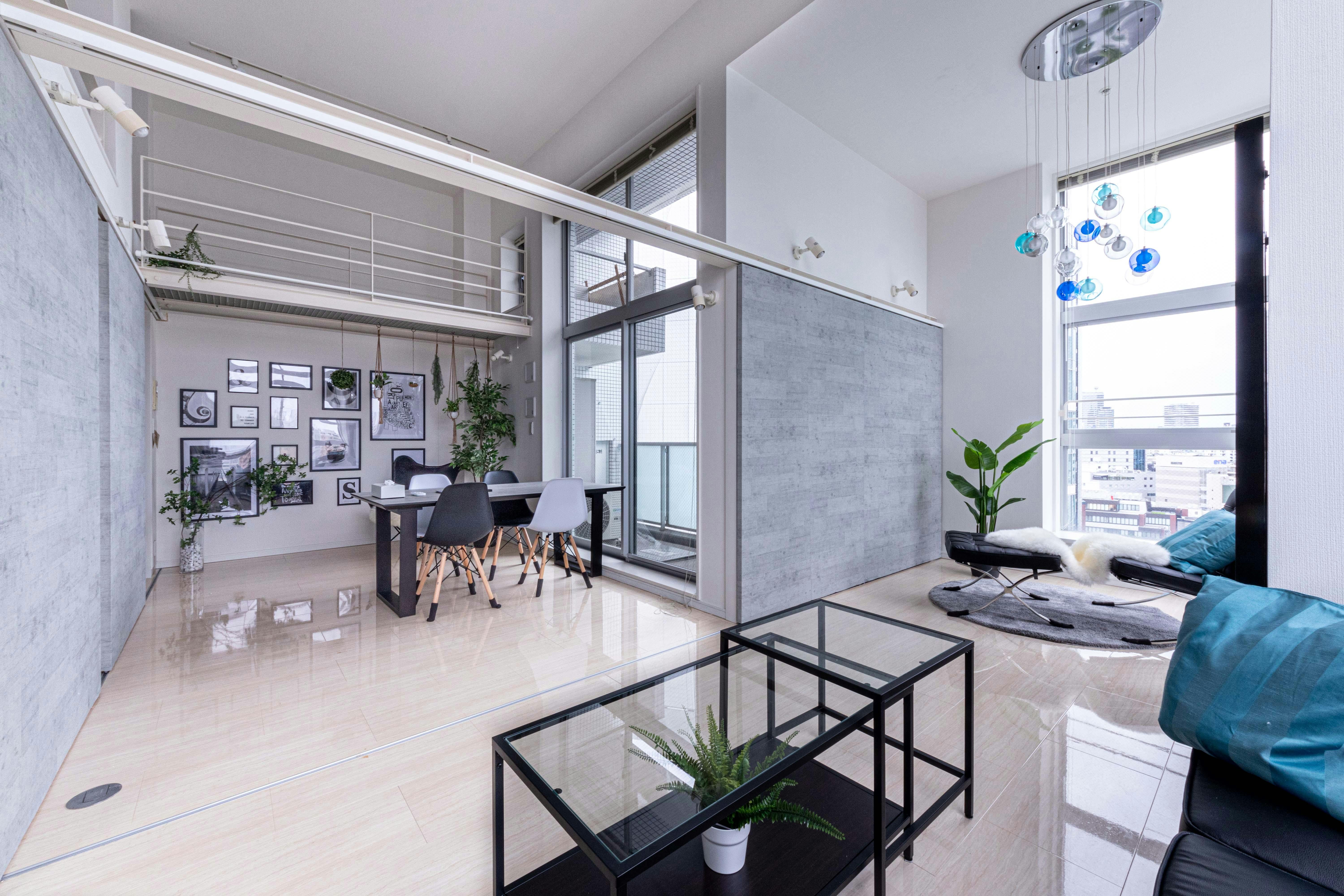 【代々木駅4分】二面採光・天井高4mで撮影に適した自然光豊かなレンタルスタジオ