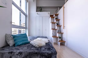 【代々木駅4分】二面採光・天井高4mで撮影に適した自然光豊かなレンタルスタジオ