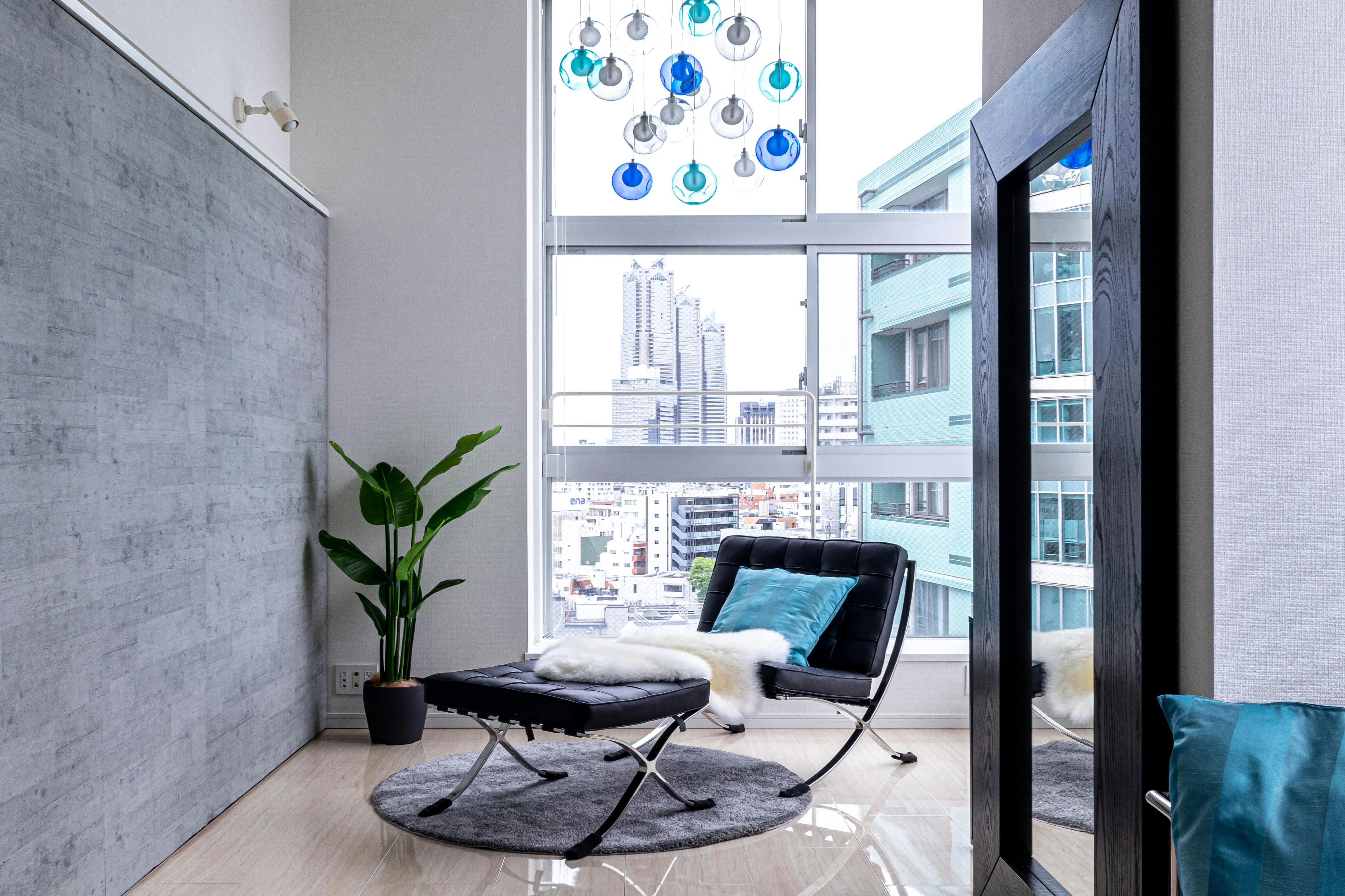 【代々木駅4分】二面採光・天井高4mで撮影に適した自然光豊かなレンタルスタジオ