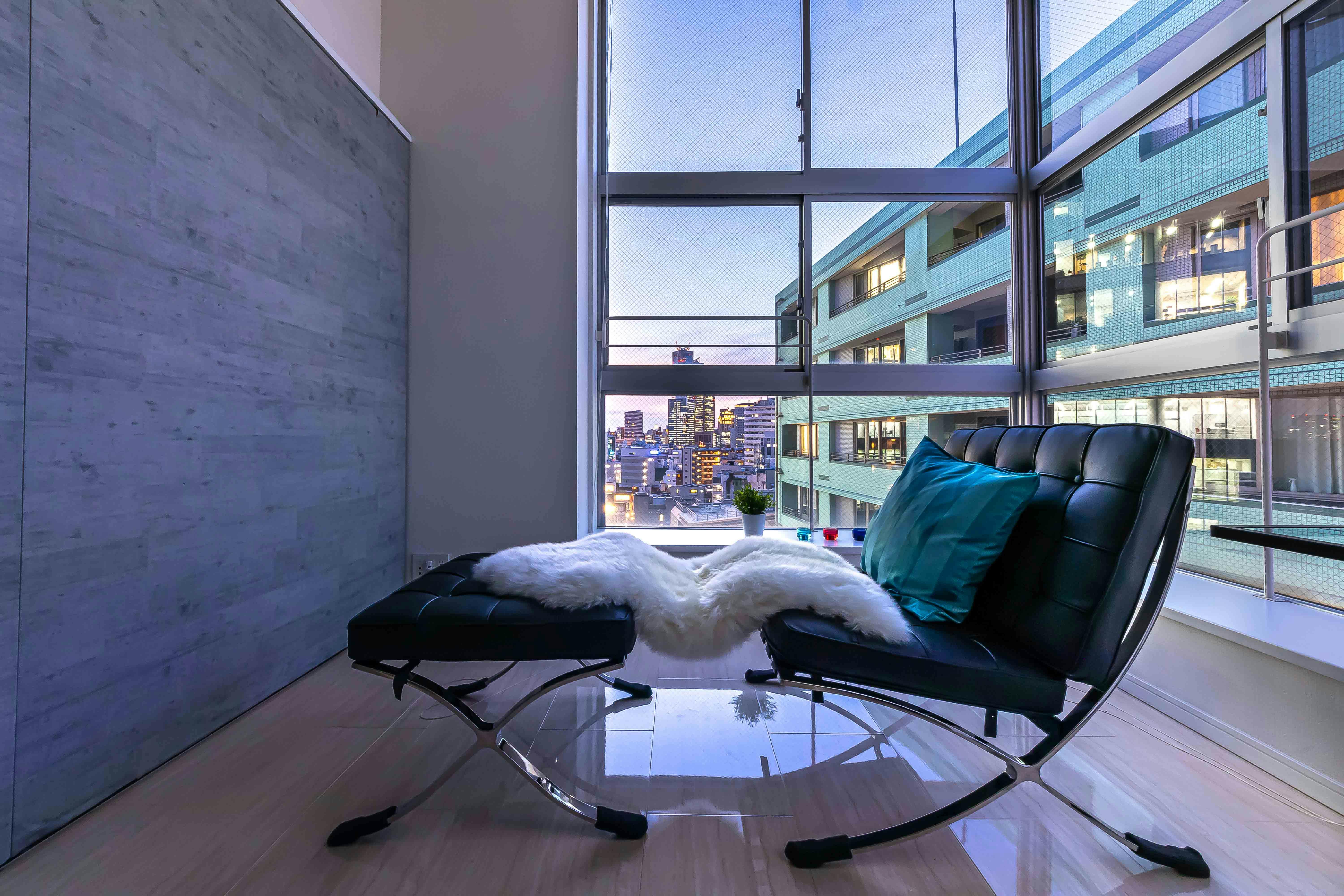 【代々木駅4分】二面採光・天井高4mで撮影に適した自然光豊かなレンタルスタジオ