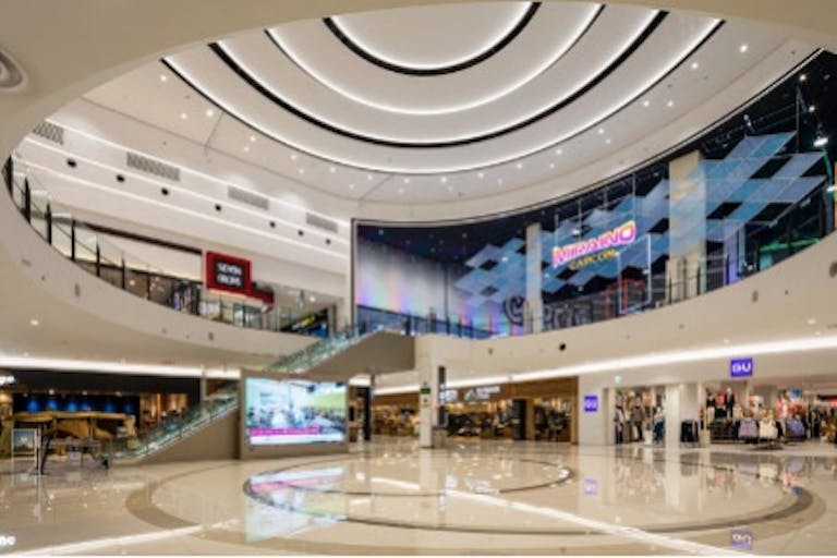 【イオンモール土岐】モール内広告 大型サイネージの画像1