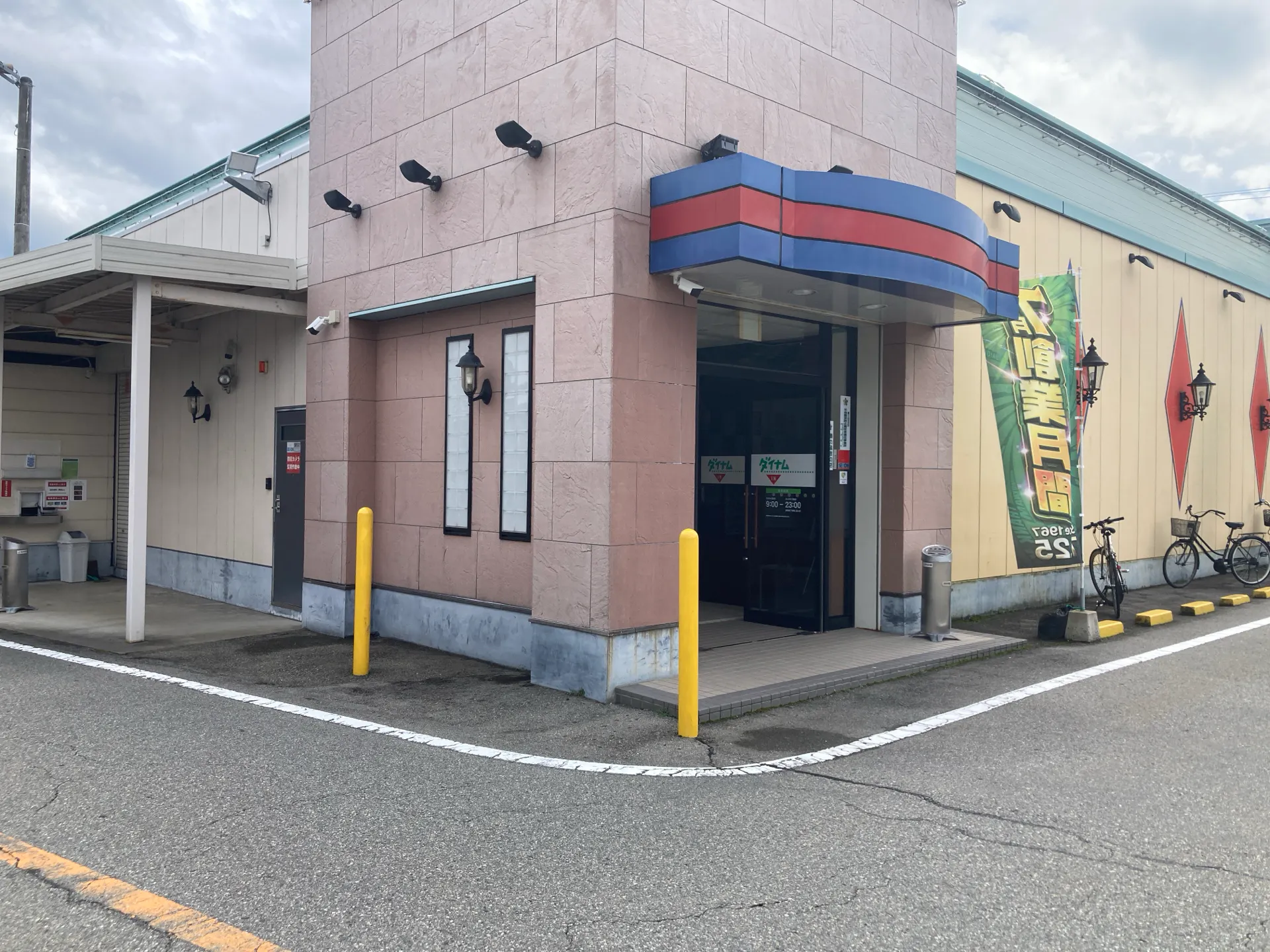 【ダイナム岐阜高山スロット店】キッチンカーやプロモーションイベントの開催に最適なアミューズメント施設のイベントスペース