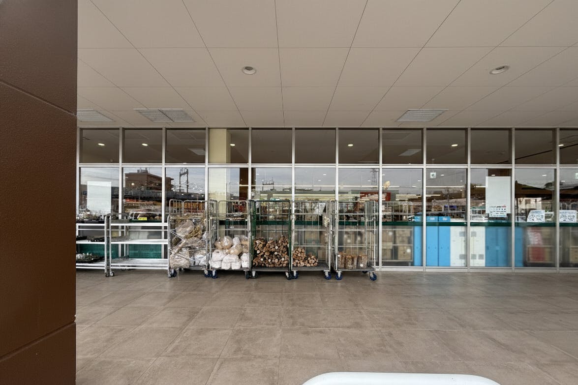 【Aコープファーマーズみやうち店】食物販や販促イベントに最適な屋外軒下スペース