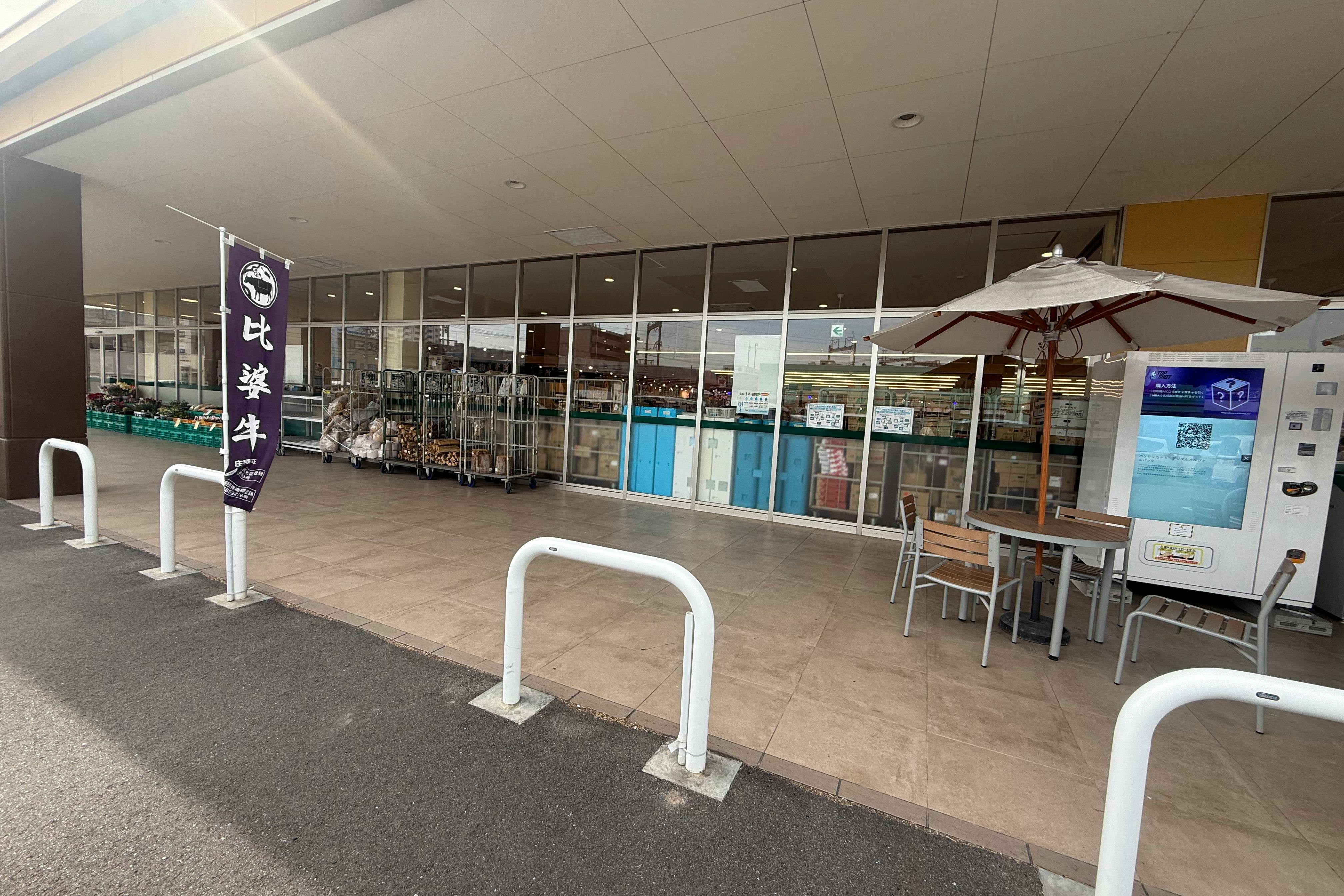 【Aコープファーマーズみやうち店】食物販や販促イベントに最適な屋外軒下スペース