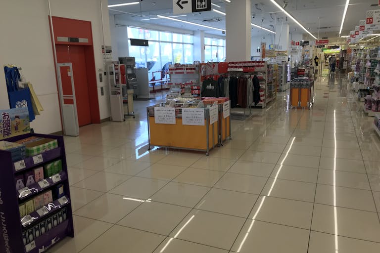 【西友 浜松有玉南店】1階エレベーター前 プロモーション用途や物販、食物販のポップアップストアに最適なスーパー店内催事イベントスペースの画像2