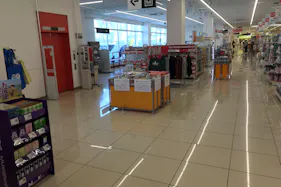 【西友 浜松有玉南店】1階エレベーター前 プロモーション用途や物販、食物販のポップアップストアに最適なスーパー店内催事イベントスペース