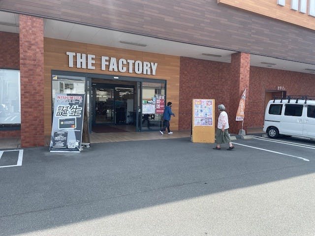 【ザ・ファクトリーニシムタ合志店】販促プロモーションや物販に利用可能なスーパーのホーム館入口前にあるイベントスペースの画像
