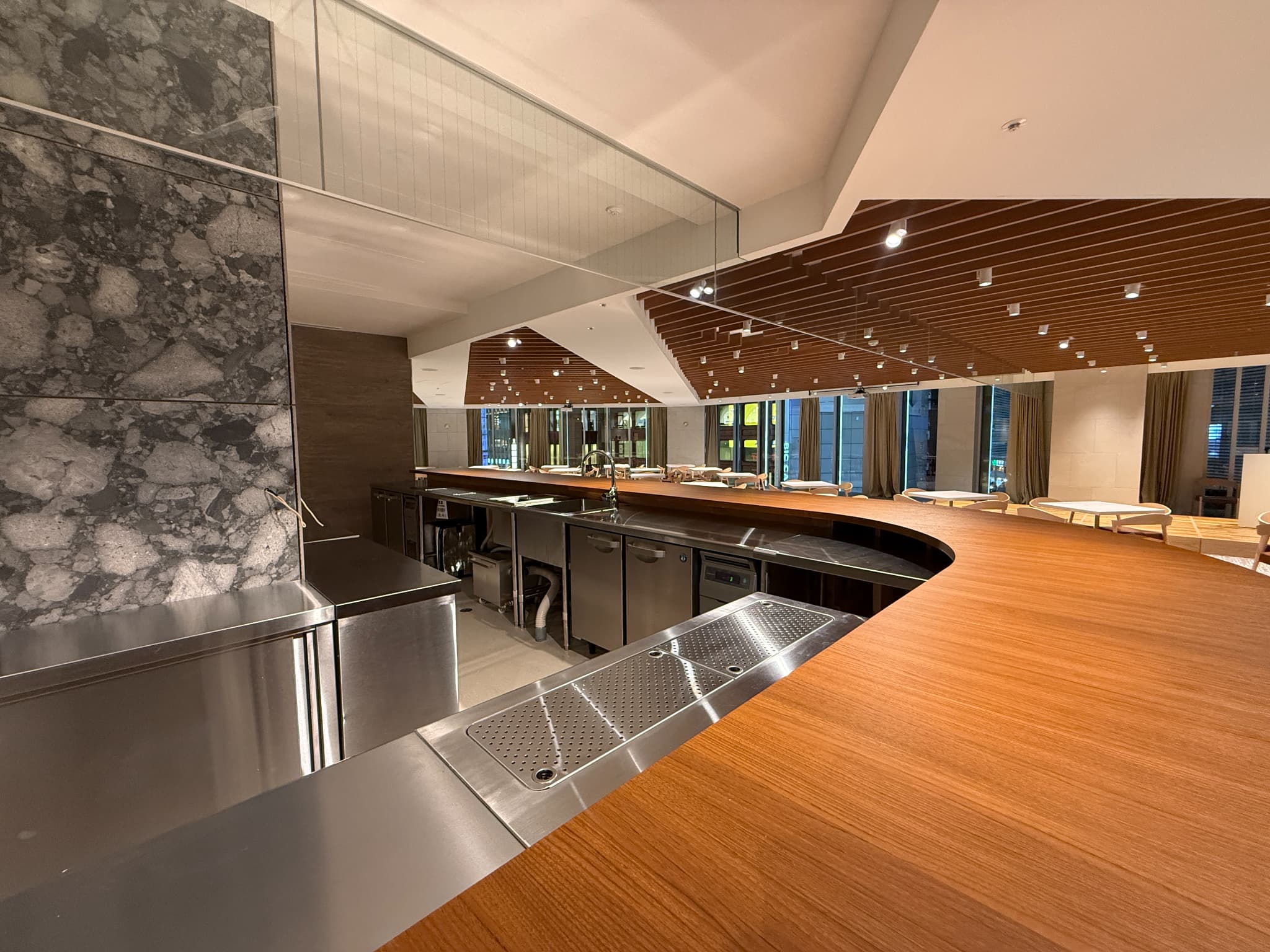 【新宿駅1分】展示会に最適な新宿駅から徒歩1分の場所にある展示会スペース